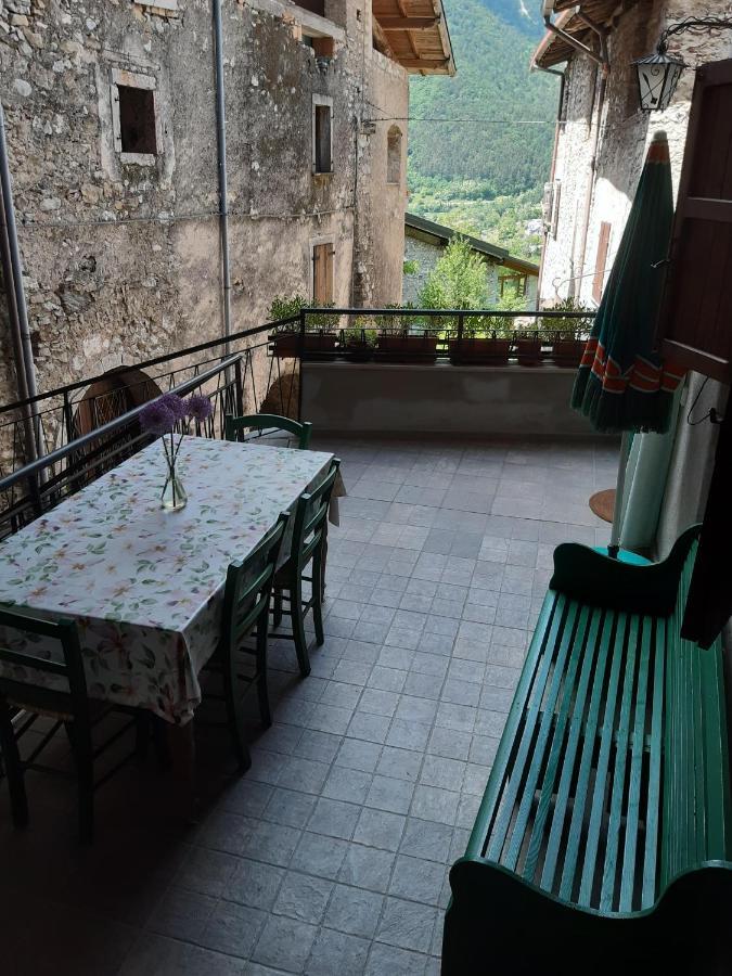 Ca' Berti Appartamento Con Terrazza Ville Del Monte Tenno Bagian luar foto