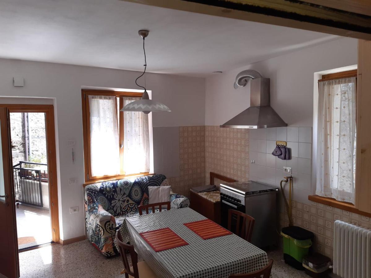 Ca' Berti Appartamento Con Terrazza Ville Del Monte Tenno Bagian luar foto
